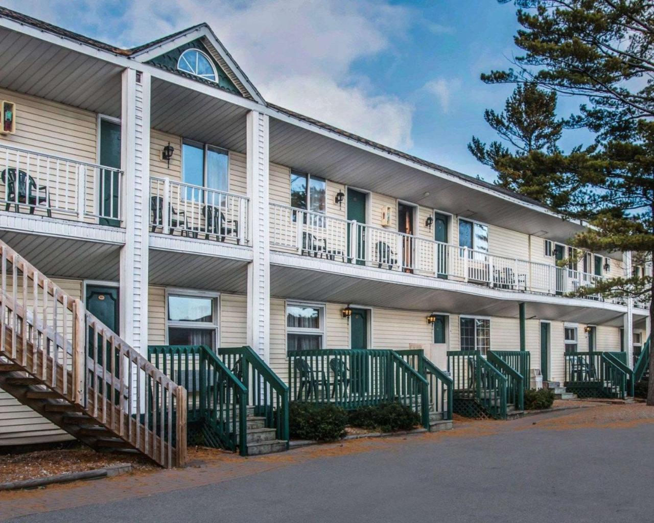 Econo Lodge Bayview Mackinaw City Kültér fotó